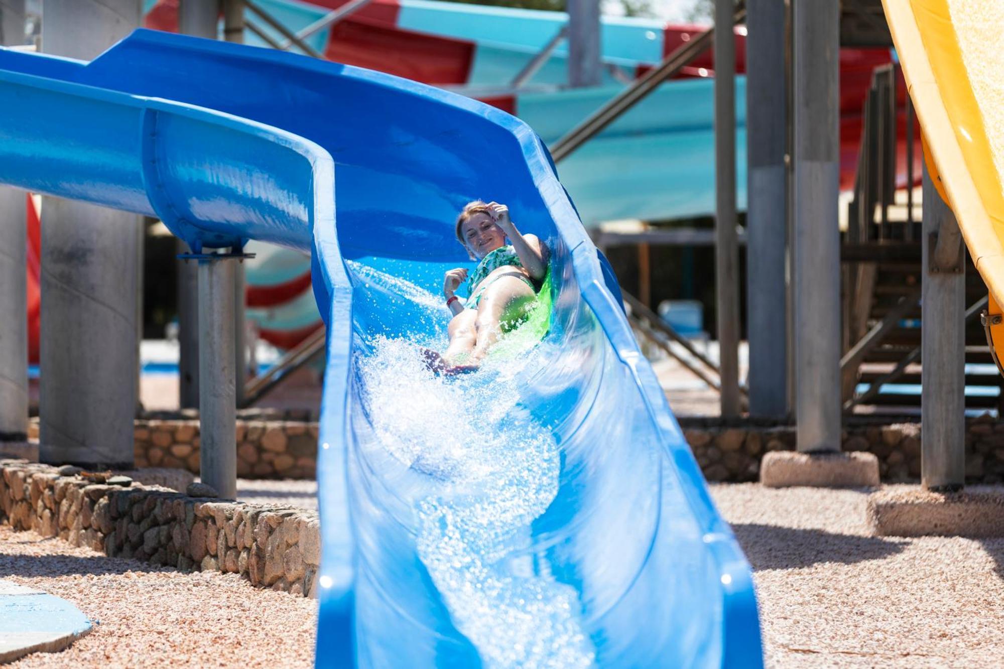 Xperience Kiroseiz Aquapark Premier-Naama Bay Ξενοδοχείο Σαρμ Ελ Σέιχ Εξωτερικό φωτογραφία A child on a water slide